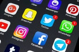 2026: Ketika Media Sosial Bukan Lagi Sekadar Platform, Tapi Arsitek Realitas Kita
