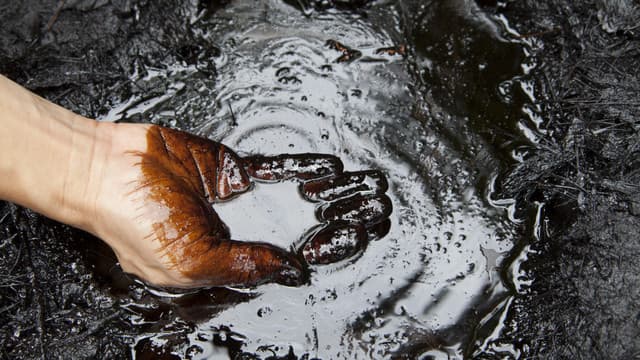 Gejolak Timur Tengah Picu Badai Harga Minyak: Apa yang Akan Terjadi dengan Dompet Kita?