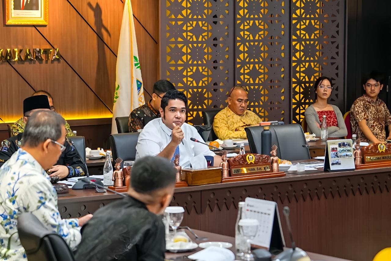 Ketika Bank Jakarta Pesta Mewah, Laba Justru Tersungkur: Sebuah Paradoks yang Menggelitik