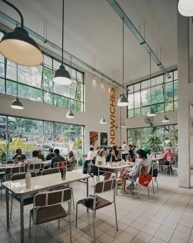 BMB Canteen Bandung dan Fenomena 'Proof-of-Taste': Ketika Komunitas Media Sosial Menentukan Peta Kuliner 2026