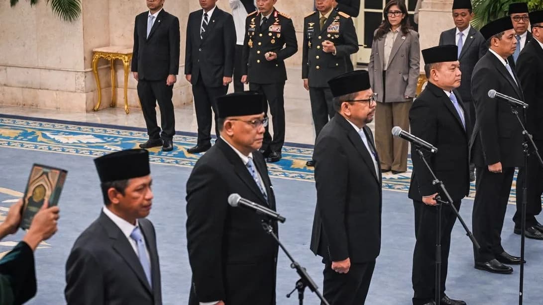 Reshuffle Kabinet sebagai Sinyal Desentralisasi Kekuasaan: Membaca Enam Perombakan dalam Dua Tahun Pemerintahan